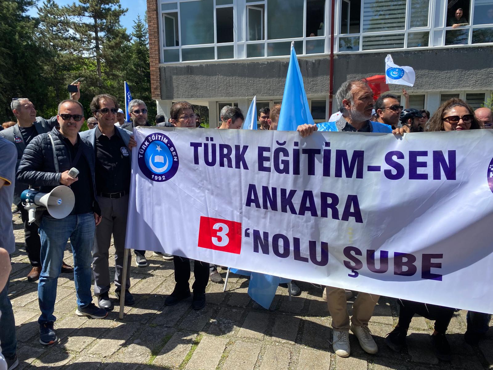 İş Bıraktık!İl Milli Eğitim Müdürlükleri Önünde Şiddeti Protesto Ettik!